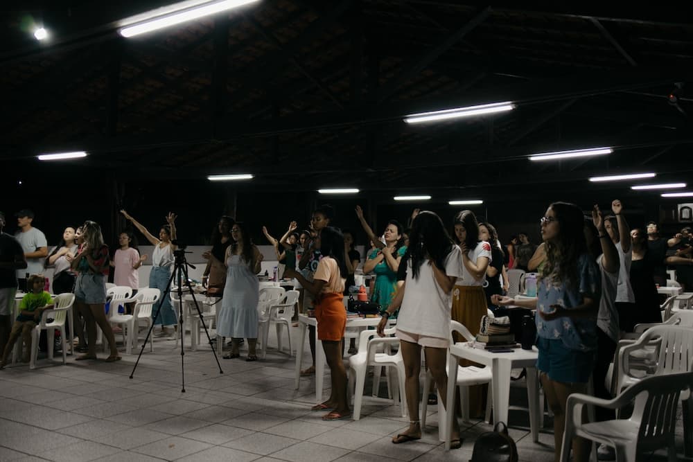 Alunos durante uma aula no Pipeline, a sala de aula da Diflen Tree House